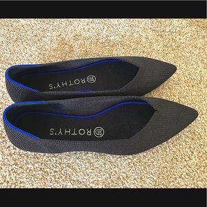 8.5 Rothy’s flats with pointed toe in black - like NEW